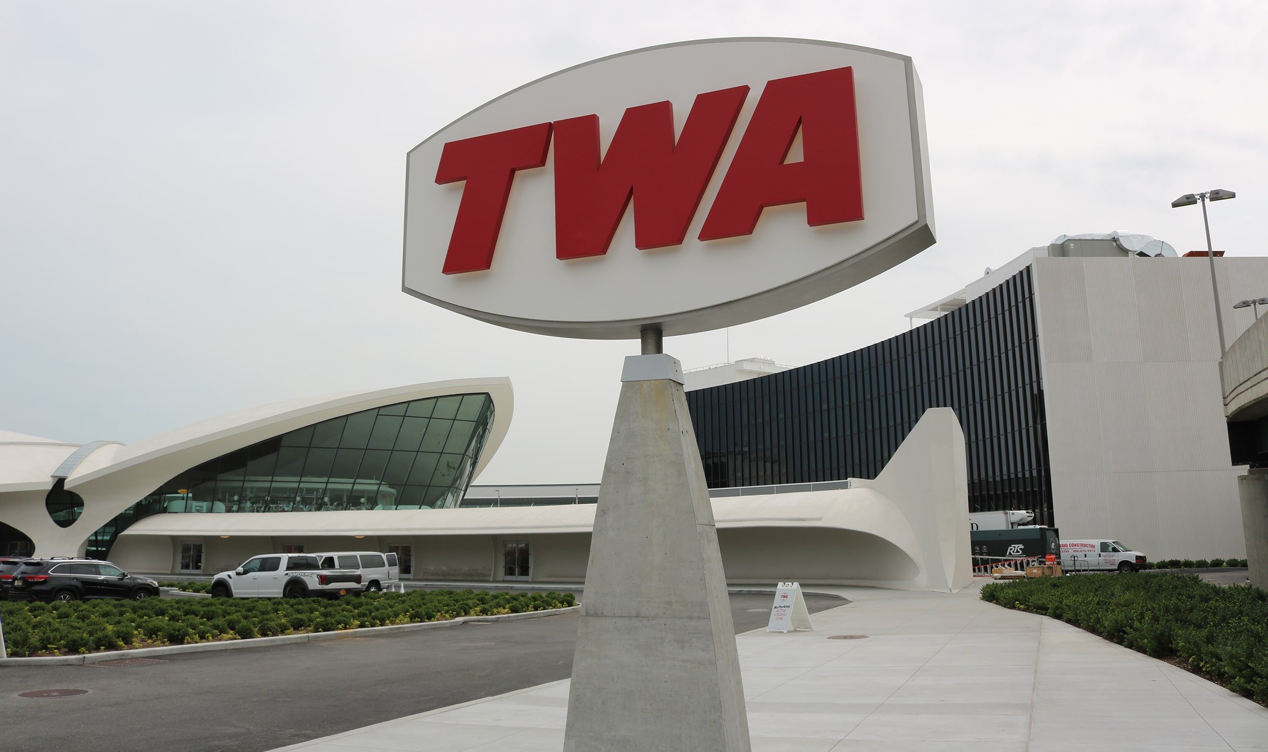 first class
The monument sign for the TWA Hotel blends perfectly with the ’60s surroundings.